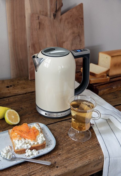 Czajnik elektryczny KitchenAid 5KEK1722EAC (2400W 1.7l; kolor kremowy) Czajnik elektryczny KitchenAid 5KEK1722EAC (2400W 1.7l; kolor kremowy)