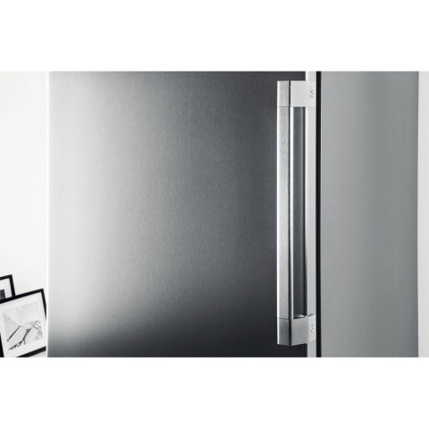 Zamrażarka WHIRLPOOL UW8 F2Y XBI F 2 Zamrażarka WHIRLPOOL UW8 F2Y XBI F 2