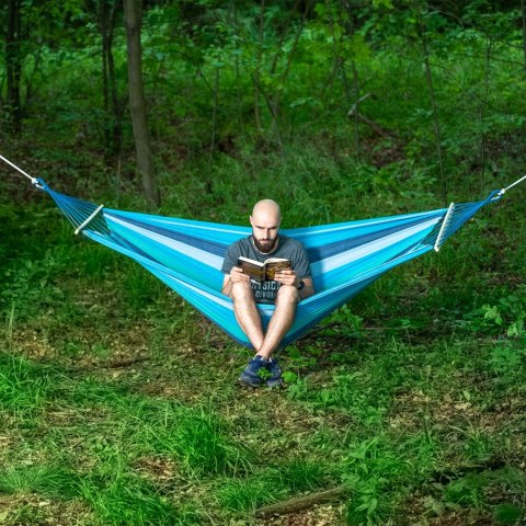 Hamak z drewnianą belką i metalowym uchwytem NILS CAMP NC9004 niebieski Hamak z drewnianą belką i metalowym uchwytem NILS CAMP NC9004 niebieski