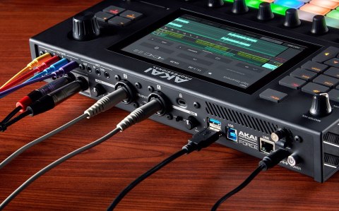 AKAI FORCE - Samodzielny system produkcji muzycznej AKAI FORCE - Samodzielny system produkcji muzycznej