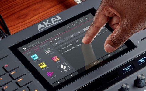 AKAI FORCE - Samodzielny system produkcji muzycznej AKAI FORCE - Samodzielny system produkcji muzycznej