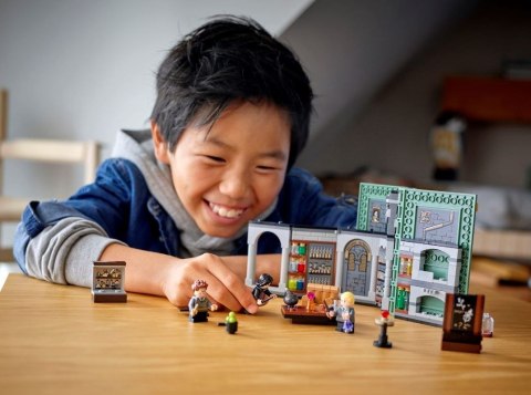 LEGO Harry Potter TM 76383 Chwile z Hogwartu: zajęcia z eliksirów LEGO Harry Potter TM 76383 Chwile z Hogwartu: zajęcia z eliksirów