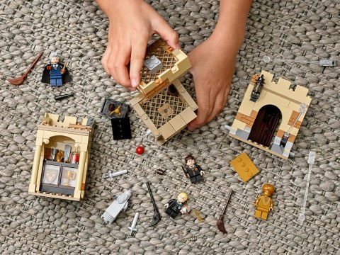 LEGO Harry Potter 76395 Hogwart: Pierwsza lekcja latania LEGO Harry Potter 76395 Hogwart: Pierwsza lekcja latania
