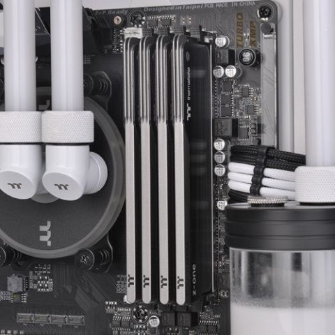 THERMALTAKE TOUGHRAM Z-ONE DDR4 2X8GB 3600MHZ CL18 XMP2 BLACK R010D408GX2-3600C18A THERMALTAKE TOUGHRAM Z-ONE DDR4 2X8GB 3600MHZ CL18 XMP2 BLACK R010D408GX2-3600C18A