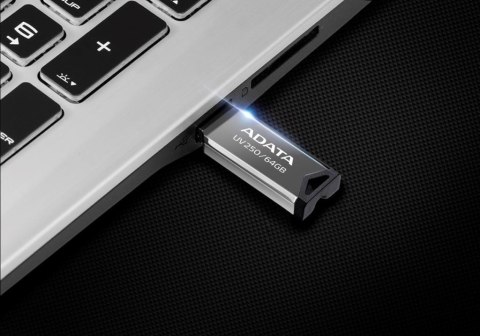 Pendrive ADATA UV250 AUV250-32G-RBK (32GB; USB 2.0; kolor srebrny) Pendrive ADATA UV250 AUV250-32G-RBK (32GB; USB 2.0; kolor srebrny)