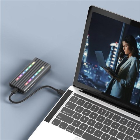 QOLTEC OBUDOWA NA DYSK M.2 SSD | SATA | NVME | RGB LED | USB-C | 4TB QOLTEC OBUDOWA NA DYSK M.2 SSD | SATA | NVME | RGB LED | USB-C | 4TB