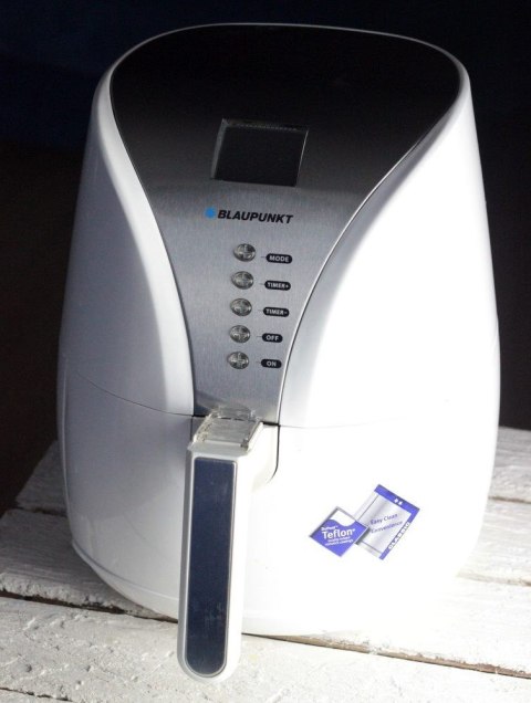 Frytownica beztłuszczowa Blaupunkt AFD-601 (4 l; 2,5 kg; 1500W; kolor biały) Frytownica beztłuszczowa Blaupunkt AFD-601 (4 l; 2,5 kg; 1500W; kolor biały)