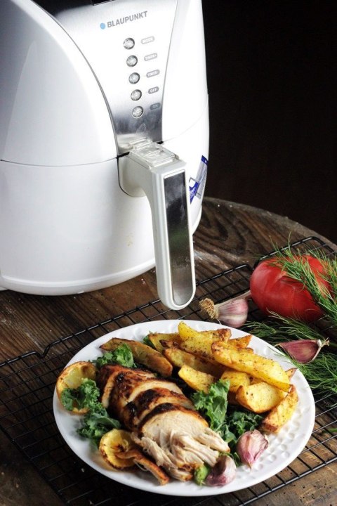 Frytownica beztłuszczowa Blaupunkt AFD-601 (4 l; 2,5 kg; 1500W; kolor biały) Frytownica beztłuszczowa Blaupunkt AFD-601 (4 l; 2,5 kg; 1500W; kolor biały)