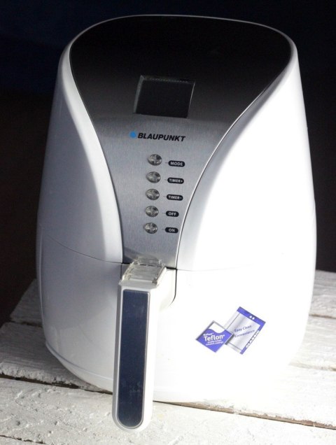 Frytownica beztłuszczowa Blaupunkt AFD-601 (4 l; 2,5 kg; 1500W; kolor biały) Frytownica beztłuszczowa Blaupunkt AFD-601 (4 l; 2,5 kg; 1500W; kolor biały)