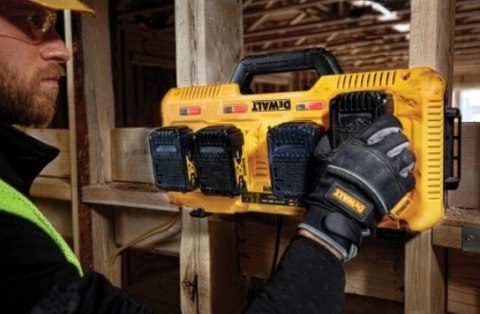 DEWALT ŁADOWARKA WIELONAPIĘCIOWA DCB104 Z 4 GNIAZDAMI 8A XR DEWALT ŁADOWARKA WIELONAPIĘCIOWA DCB104 Z 4 GNIAZDAMI 8A XR