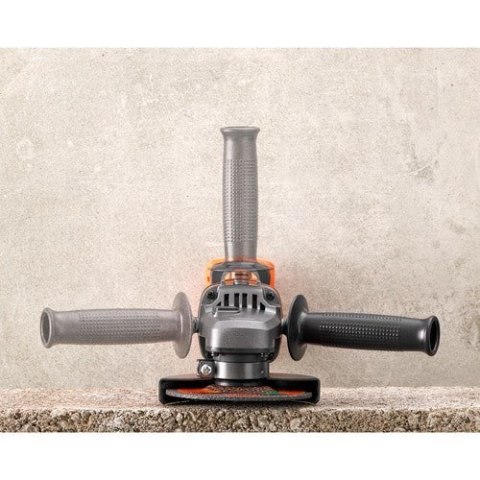 Black & Decker Akumulatorowa szlifierka kątowa 18 Volt bez baterii i ładowarki BCG720N-XJ Black & Decker Akumulatorowa szlifierka kątowa 18 Volt bez baterii i ładowarki BCG720N-XJ
