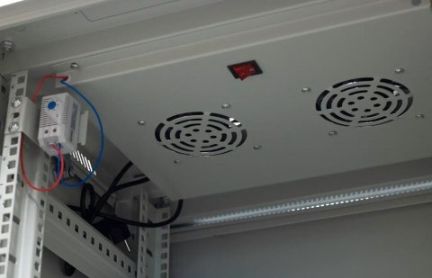 EmiterNet Szafa ramowa stojąca 24U, drzwi przód blacha/szkło, 600x600x1180mm (szer./gł./wys.) EmiterNet Szafa ramowa stojąca 24U, drzwi przód blacha/szkło, 600x600x1180mm (szer./gł./wys.)