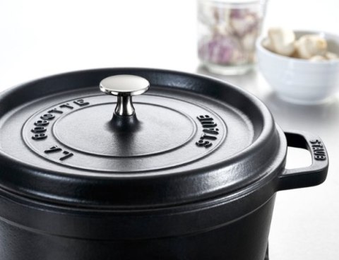 Garnek żeliwny okrągły Staub - Czarny, 2.6 ltr Garnek żeliwny okrągły Staub - Czarny, 2.6 ltr