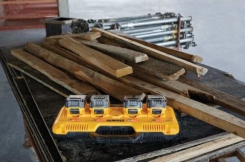 DEWALT ŁADOWARKA WIELONAPIĘCIOWA DCB104 Z 4 GNIAZDAMI 8A XR DEWALT ŁADOWARKA WIELONAPIĘCIOWA DCB104 Z 4 GNIAZDAMI 8A XR