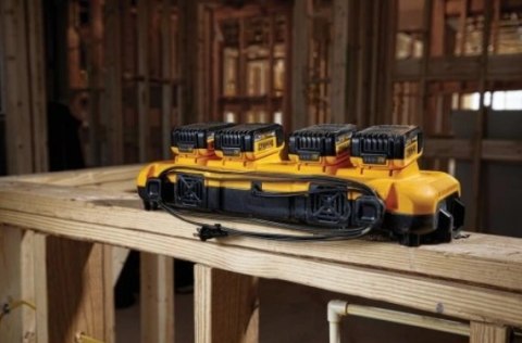 DEWALT ŁADOWARKA WIELONAPIĘCIOWA DCB104 Z 4 GNIAZDAMI 8A XR DEWALT ŁADOWARKA WIELONAPIĘCIOWA DCB104 Z 4 GNIAZDAMI 8A XR