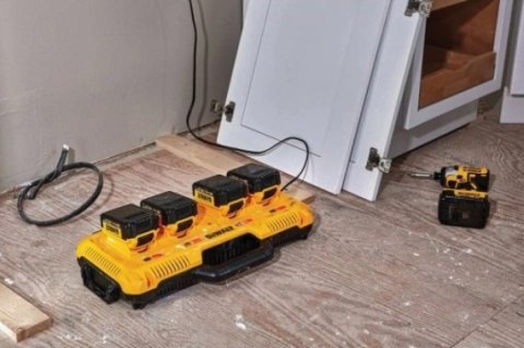DEWALT ŁADOWARKA WIELONAPIĘCIOWA DCB104 Z 4 GNIAZDAMI 8A XR DEWALT ŁADOWARKA WIELONAPIĘCIOWA DCB104 Z 4 GNIAZDAMI 8A XR