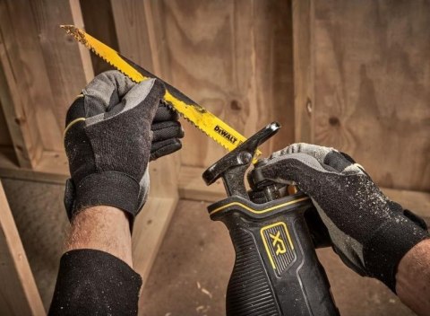 Piła szablasta 18V DCS382NT DEWALT Piła szablasta 18V DCS382NT DEWALT