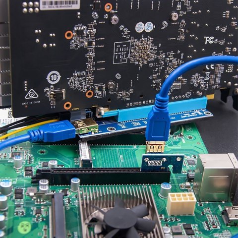 Qoltec Riser PCI-E 1x - 16x | USB 3.0 | ver. 009S | SATA / PCI-E 6 pin Qoltec Riser PCI-E 1x - 16x | USB 3.0 | ver. 009S | SATA / PCI-E 6 pin