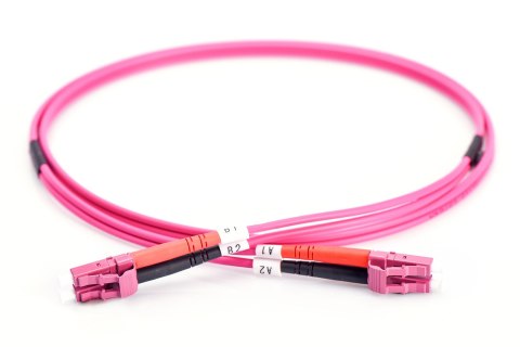 Kabel krosowy (patch cord) światłowodowy LC/LC, dplx, MM 50/125, OM4, LSOH, 2m, fioletowy Kabel krosowy (patch cord) światłowodowy LC/LC, dplx, MM 50/125, OM4, LSOH, 2m, fioletowy