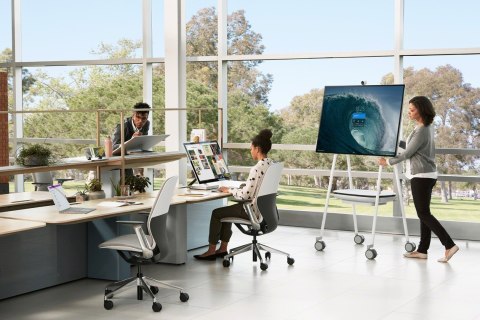 APC Smart-UPS Charge Mobile Battery for Microsoft Surface Hub 2 APC Smart-UPS Charge Mobile Battery for Microsoft Surface Hub 2