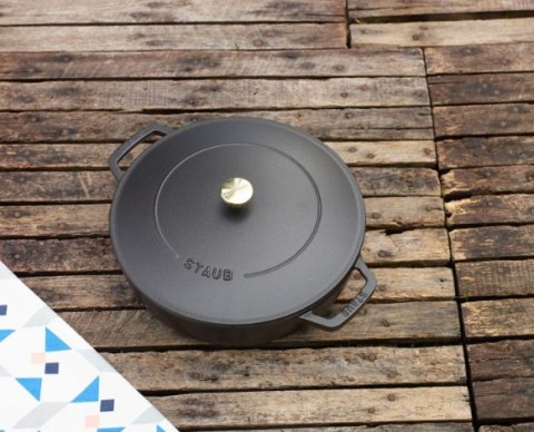 Głęboka patelnia do duszenia z pokrywką Staub - 28 cm, Czarny Głęboka patelnia do duszenia z pokrywką Staub - 28 cm, Czarny
