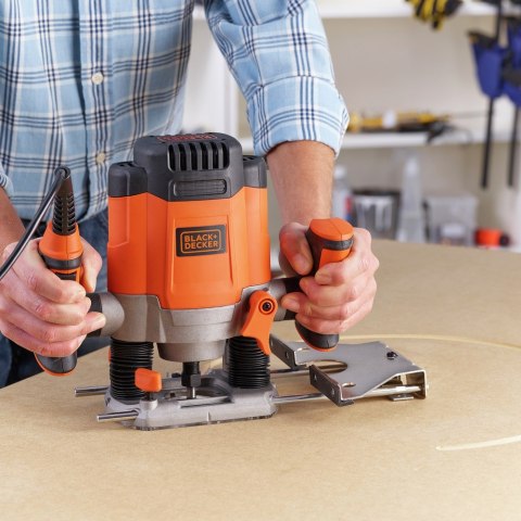 Frezarka górnowrzecionowa 1200WBLACK+DECKER KW1200E (WYPRZEDAŻ) Frezarka górnowrzecionowa 1200WBLACK+DECKER KW1200E (WYPRZEDAŻ)
