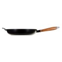 Patelnia żeliwna z drewnianym uchwytem Staub - 28 cm