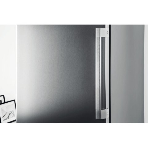 Zamrażarka WHIRLPOOL UW8 F2Y XBI F 2 Zamrażarka WHIRLPOOL UW8 F2Y XBI F 2