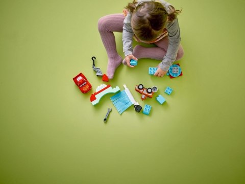 LEGO DUPLO 10996 Disney TM Zygzak McQueen i Złomek myjnia LEGO DUPLO 10996 Disney TM Zygzak McQueen i Złomek myjnia