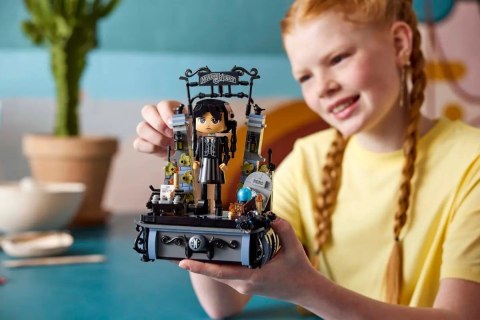 LEGO 76780 Wednesday - Figurka Wednesday Addams LEGO 76780 Wednesday - Figurka Wednesday Addams