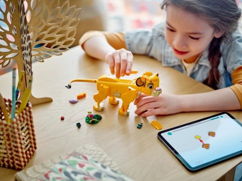 LEGO Disney 43243 Król Lew — Lwiątko Simba LEGO Disney 43243 Król Lew — Lwiątko Simba