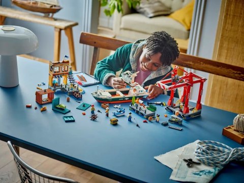 LEGO City 60422 Nadmorski port ze statkiem towarowym LEGO City 60422 Nadmorski port ze statkiem towarowym