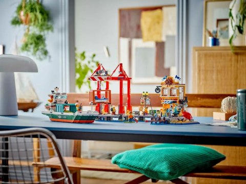 LEGO City 60422 Nadmorski port ze statkiem towarowym LEGO City 60422 Nadmorski port ze statkiem towarowym